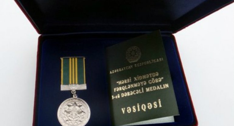 Şəhid hərbçinin medalı ailəsinə təqdim olundu