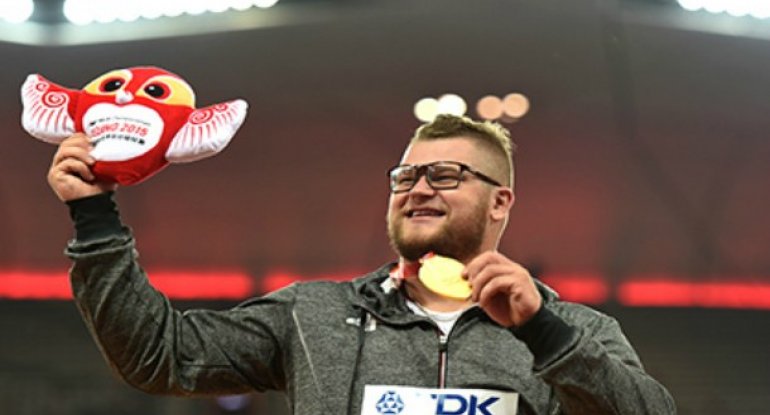Sərxoş dünya çempionu qızıl medalı ilə taksidə ödəniş etdi