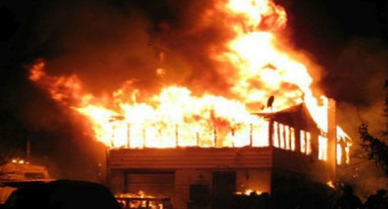 Qusarda 6 otaqlı ev yandı