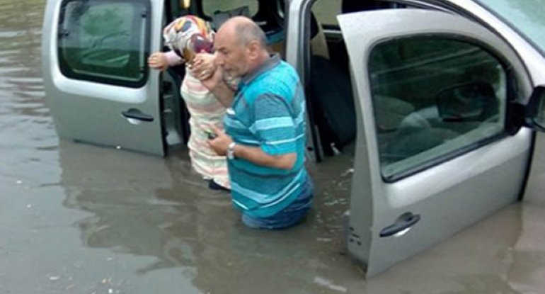 İstanbul su altında qaldı