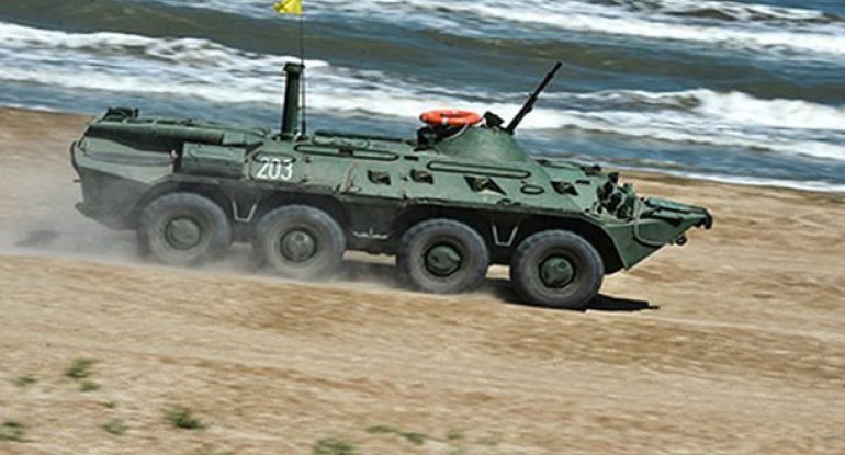 Qazaxıstan ordusunun 4 BTR-i Xəzər dənizində batıb