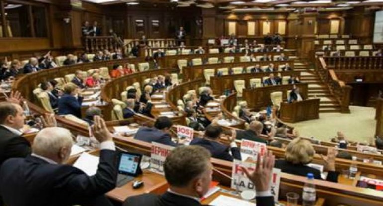 Moldova parlamenti baş naziri istefaya göndərdi
