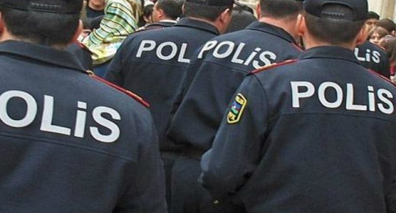 Bakıda 21 yaşlı gənc iki polisi döydü