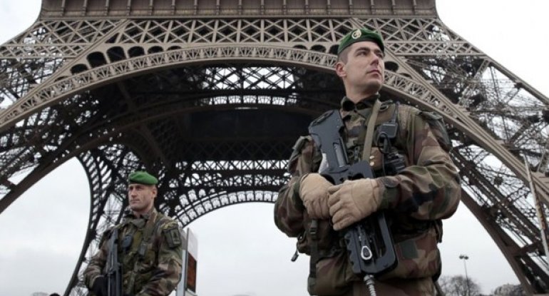 Paris terroru ilə bağlı iki qardaş saxlanıldı