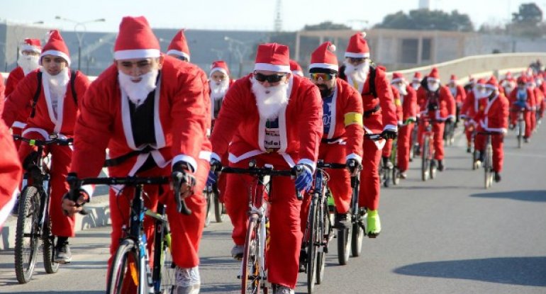 Bakıda Santa-Klausların veloyürüşü keçirildi