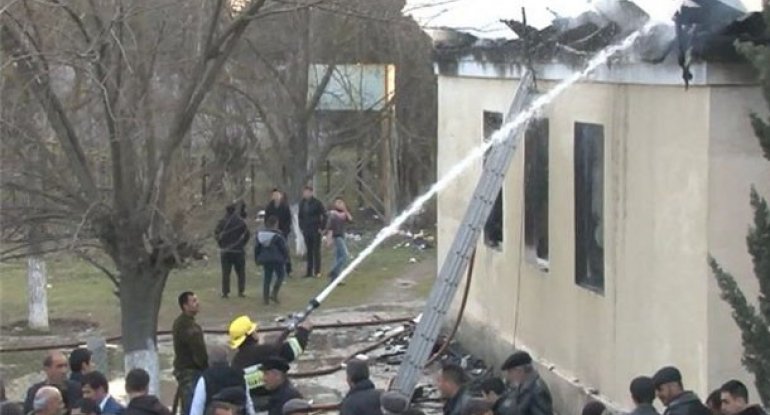 Azərbaycanda məktəb binası yandı
