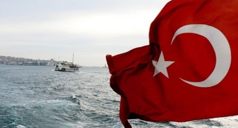 Rus gəmisi Bosfordan türk bayrağı altında keçdi
