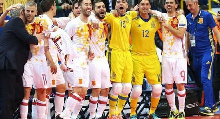 İspaniya Avro-2016-nın finalında Rusiyanı darmadağın etdi