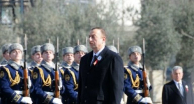 Prezident İlham Əliyev “Xocalı” abidəsini ziyarət edib
