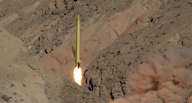 İran yeni ballistik raketlərinin sınağını keçirdi