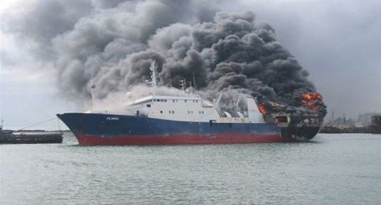 Xəzərdə yanan Rusiya tankeri söndürüldü