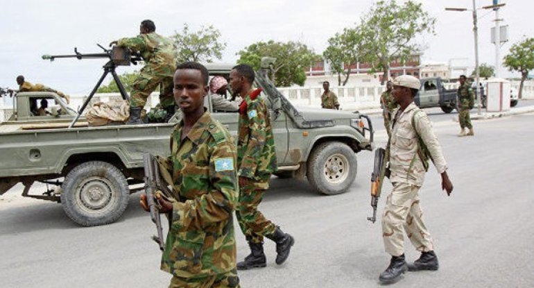 Somalidə hərbi bazaya hücum zamanı 15 əsgər öldürülüb