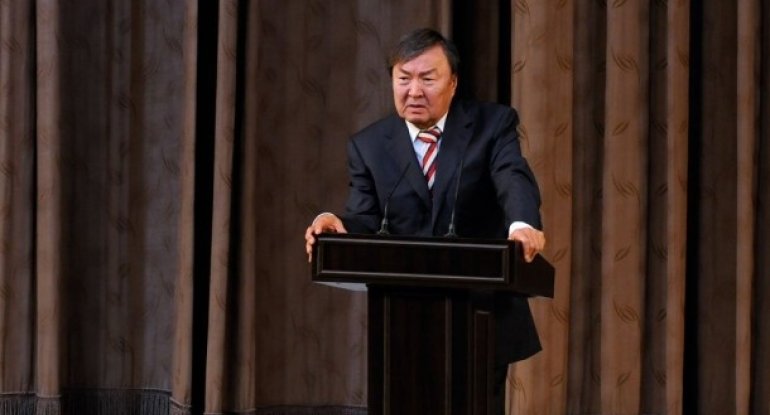 Oljas Süleymenov Azərbaycan prezidentinin fəxri diplomu ilə təltif edildi
