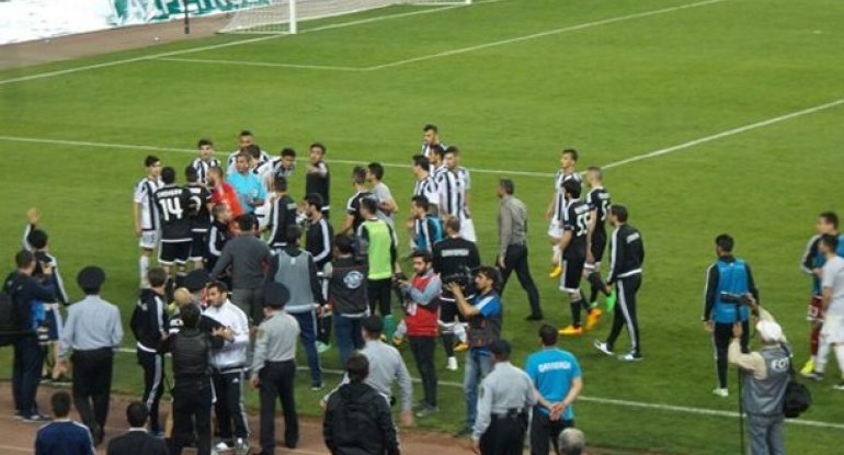 ''Neftçi'' - ''Qarabağ'' qarşılaşması qalmaqalla başa çatdı