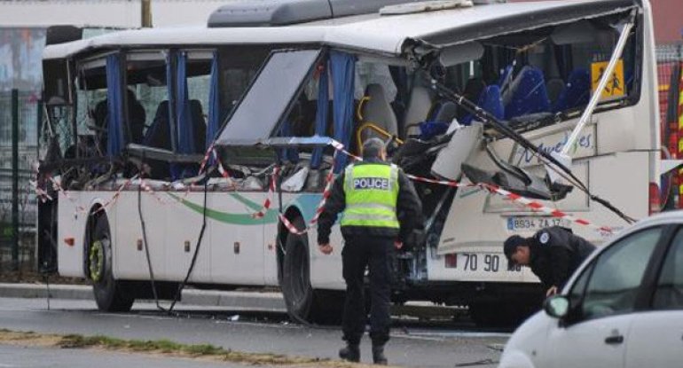 Fransadan Çexiyaya gedən avtobusa silahlı hücum