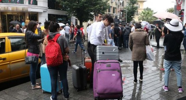 Turistlər İstanbuldan qaçır
