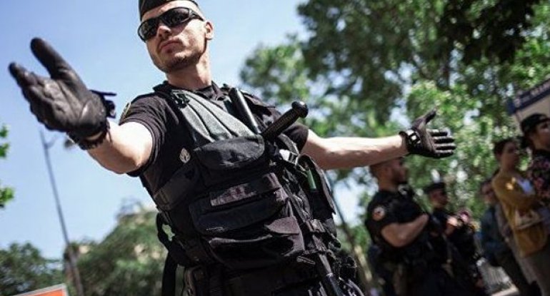 İngilis azarkeşləri ilə Fransa polisi arasında toqquşmalar