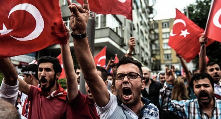 Almaniya XİN türk əsilli deputatlara Türkiyəyə getməməyi məsləhət görüb