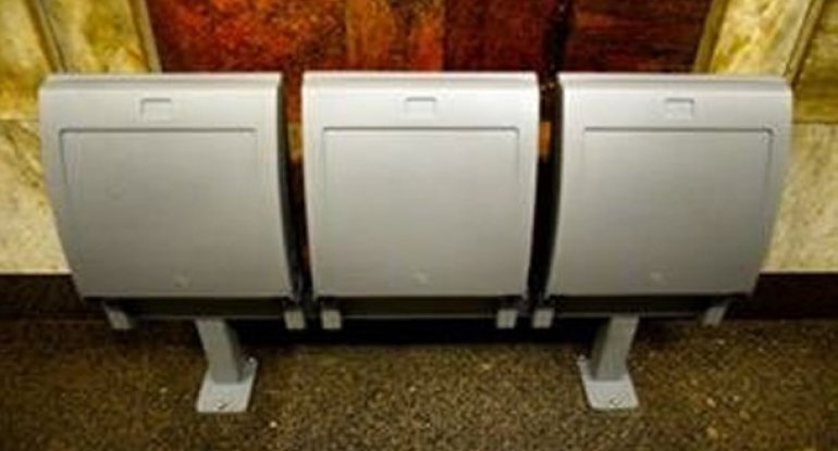 Metroda yeni oturacaqların quraşdırılmasına başlandı