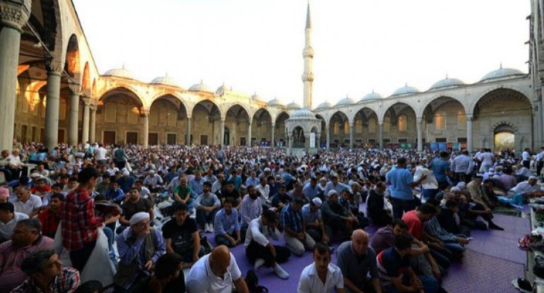 Azərbaycanda bayram namazı qılındı