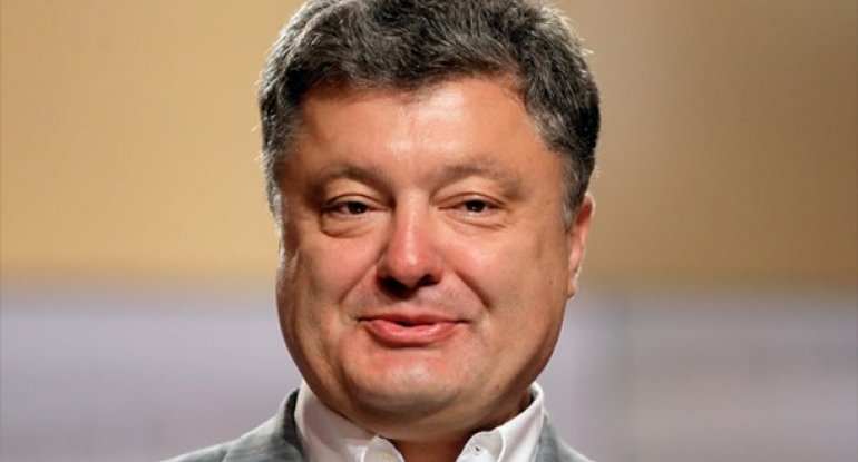 Ukrayna prezidenti sammitə cırıq corabla qatıldı