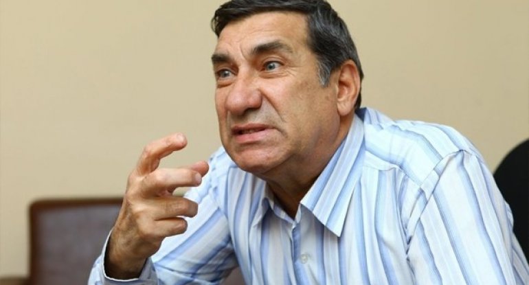 Arif Quliyevin traktoru çaya aşdı