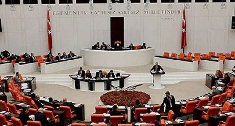 Türkiyə parlamenti fövqəladə vəziyyət barədə qərarı təsdiq etdi