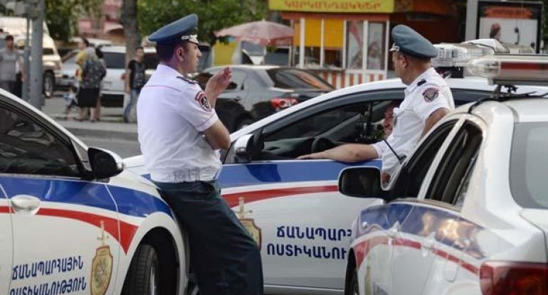 Ermənistanda polisləri girov götürən qrupla bağlı iki nəfər həbs olunub