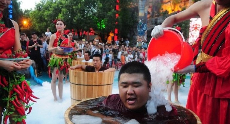 Çində buz və atəş festivalı yandırıb yaxdı