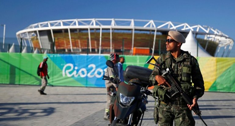Rio polisi oğurlanmış 20 000 dolları tapdı