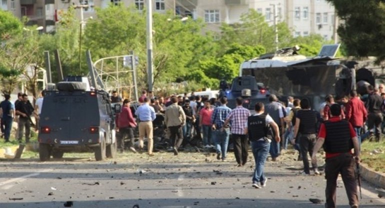 Türkiyədə terror aktı: 3 ölü, 25 yaralı