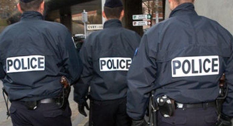 Fransız polisi hər kəsin gözü qarşısında müsəlman qadını soyundurdu