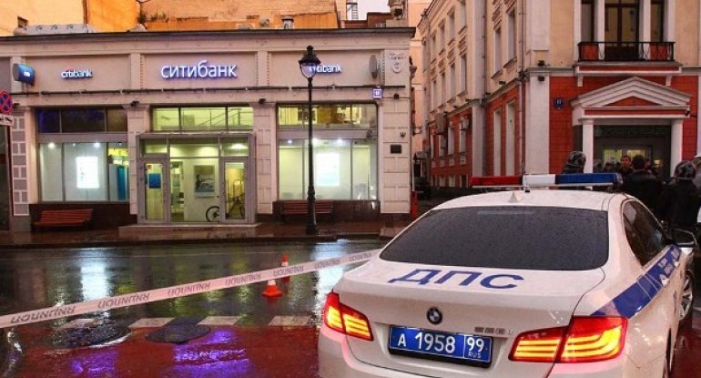 Moskvada bank əməkdaşlarını girov götürmüş erməni təslim oldu