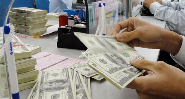 Azərbaycan bankları dollar satışını dayandırıblar
