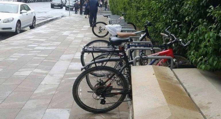 Bakıda velosiped dayanacaqları quraşdırılır