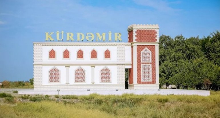 Kürdəmirdə məktəb direktoru quyunu sökdürüb evinə apardı