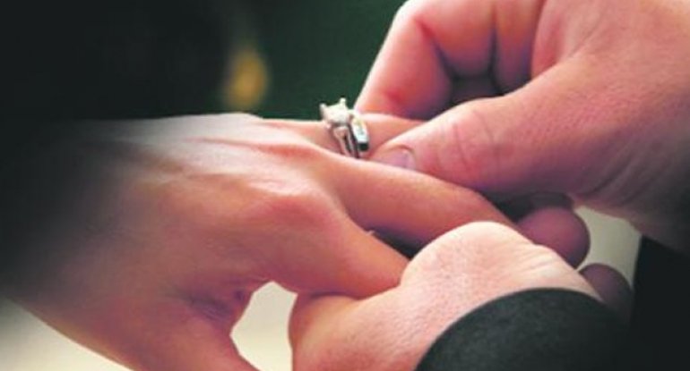 Kürdəmirdə 15 yaşlı oğlan zorla görün kimlə nişanlandı
