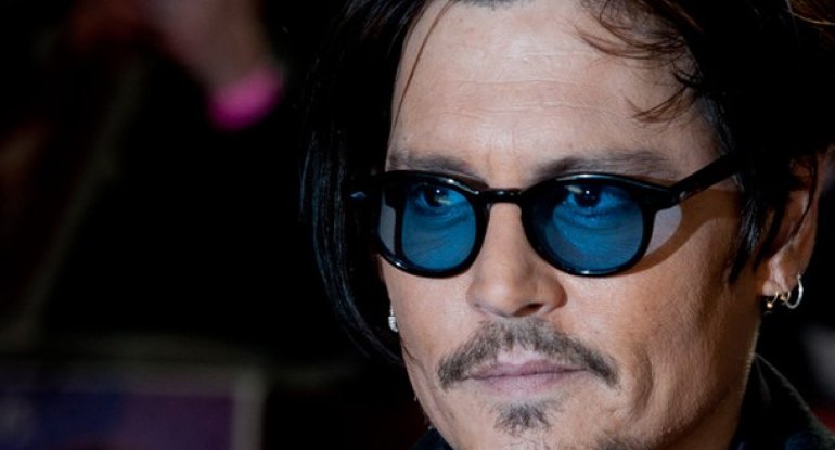 Aktyor Conni Depp 