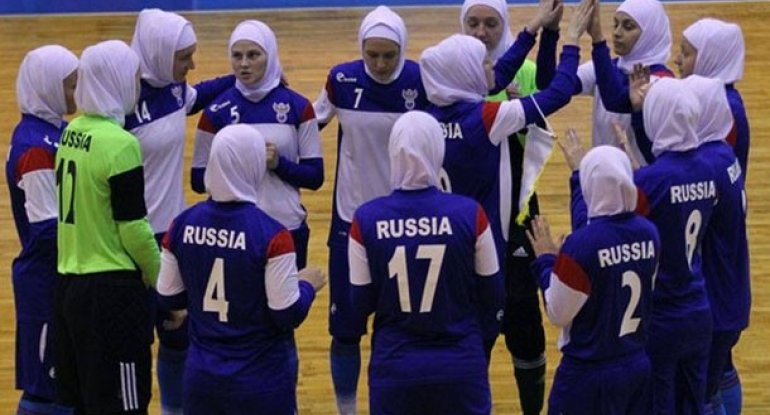 Rusiyanın futbolçu qadınları hicab geyindi