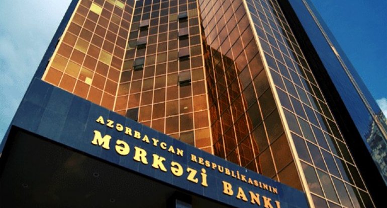 AMB: Bank depozitlərinin dollarlaşması səviyyəsi aşağı düşüb