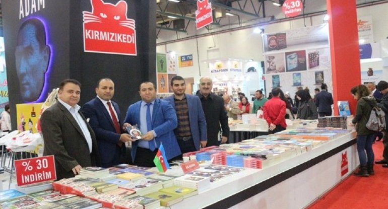 Aqil Ələsgərin İstanbul Kitab Fuarında imza günü keçirildi