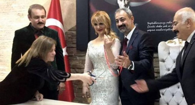 Cavanşir Məmmədov qızının məşhur türk aktyoru ilə ailə qurmasından danışmaq istəmədi