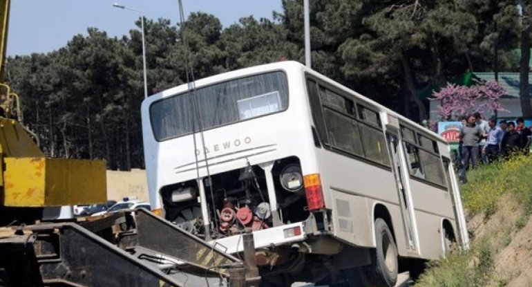 Bakıda marşrut avtobusu aşdı