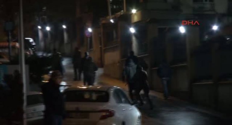 İstanbulda terror: polis şöbəsini atəşə tutdular