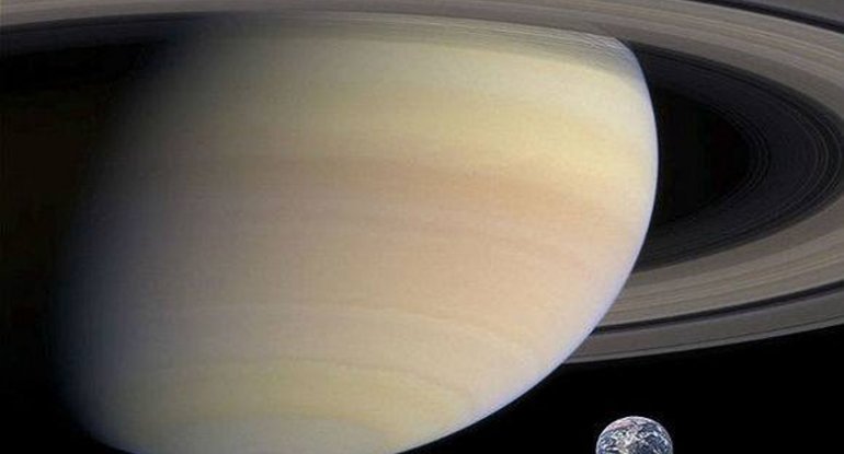 NASA Saturn planetinin peykindən məlumat toplayır
