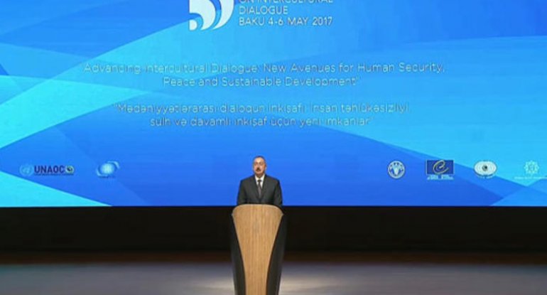 İlham Əliyev IV Ümumdünya Mədəniyyətlərarası Dialoq Forumunda iştirak edir