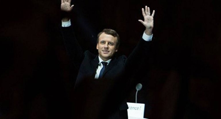 Fransada yeni seçilən prezidenti ələ saldılar