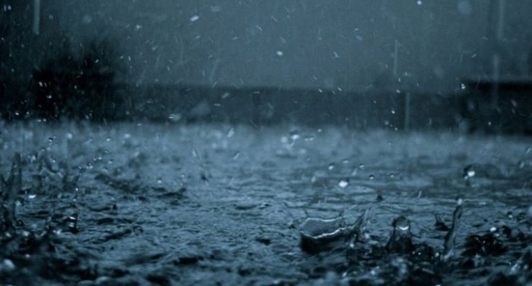 Güclü yağış Şamaxıda kəndlə nəqliyyat əlaqəsini kəsdi