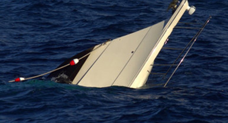 Aralıq dənizində gəmi batdı: 5 nəfər öldü