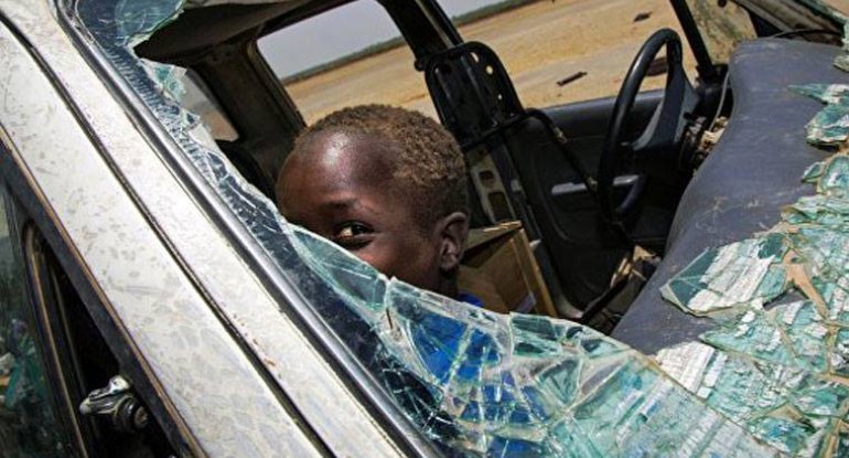 Cənubi Sudanda ağır silahlarla insanları atəşə tutdular